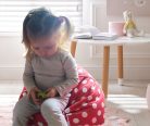 Ökodeko cseppülő- puha babzsákfotel gyerekeknek, piros pöttyös